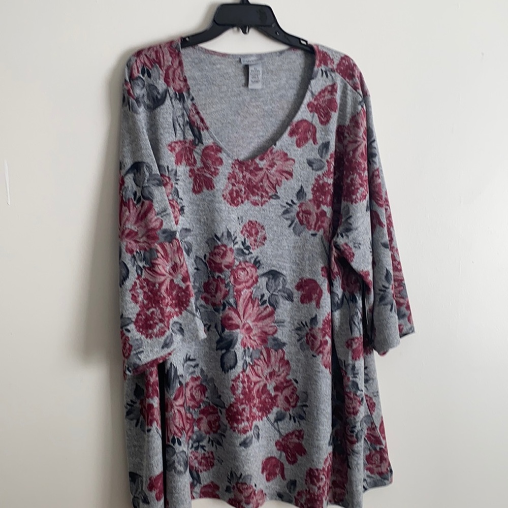 V neck top 97% polyester 3% spandex size 3X